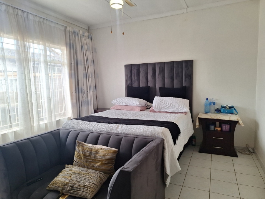 5 Bedroom Property for Sale in Mohadin North West